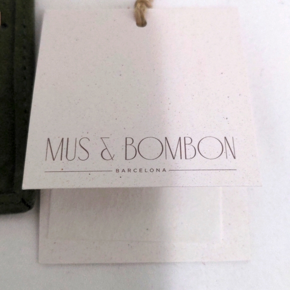 Cardholder - Picture 3 of 5